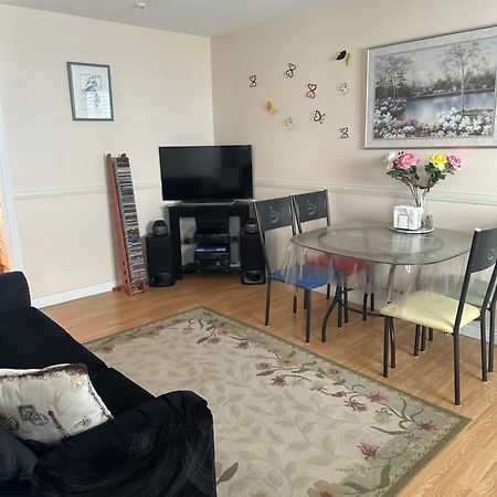 Clean And Quiet 2 Bdr 2 Bthr Private Entrance Entire Guests Suite Near Coquitlam Center Mall And Skytrain מראה חיצוני תמונה