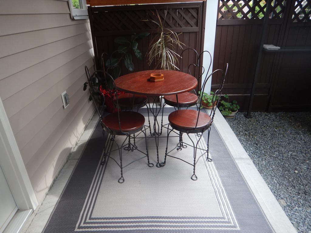 Clean And Quiet 2 Bdr 2 Bthr Private Entrance Entire Guests Suite Near Coquitlam Center Mall And Skytrain מראה חיצוני תמונה
